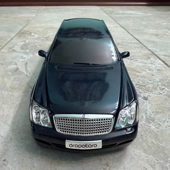 Mercedes Maybach Blue and Black Diecast Car - Picture 2 of 6